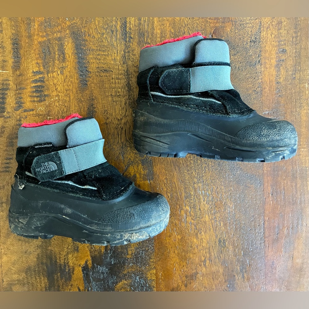 The North Face size 8 Winter Boots